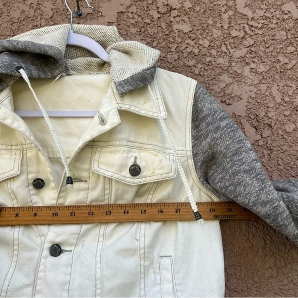 Free People distressed denim jacket with knit sleeves and hood - Size‎ M - Picture 10 of 12